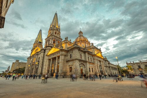 catedral de guadalajara con mexicanote