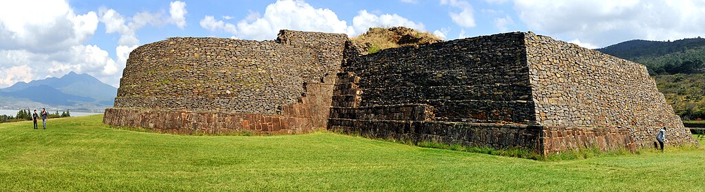 UNA PIRAMIDE EN EL PUEBLO MÁGICO DE  TZINTZUNTZAN