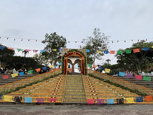 512px-Altar_Amealco_de_Bonfil AMEALCO UNO DE LOS PUEBLOS MÁGICOS DE QUERETARO