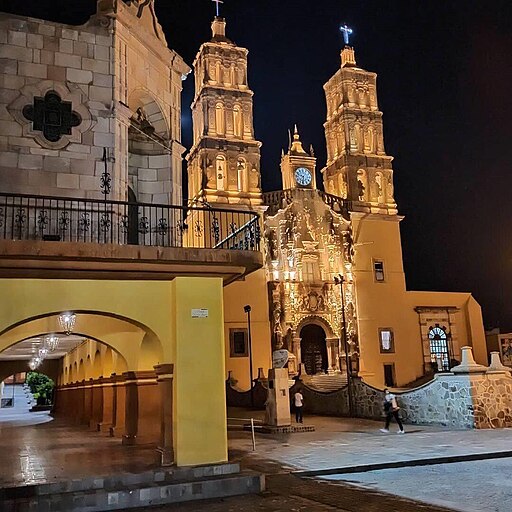 fachada de la iglesia de dolores hidalgo