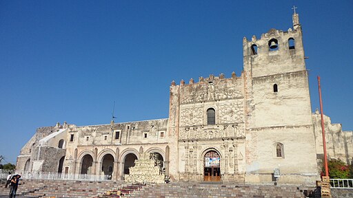YURIRIA SU CONVENTO YURIRIA