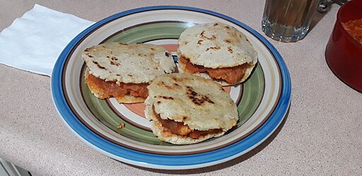 GORDITAS DE MIGAJAS UN PLATO TIPICO  DE QUERETARO