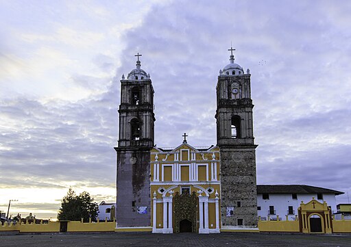 512px-Tlatlauquitepec_-039 fachada de la iglesia de tlatlauquitepec