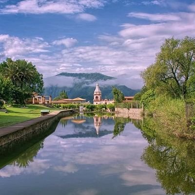 laguna de yerbabuena que rodea el pueblo mágico de mascota en el estado de jalisco