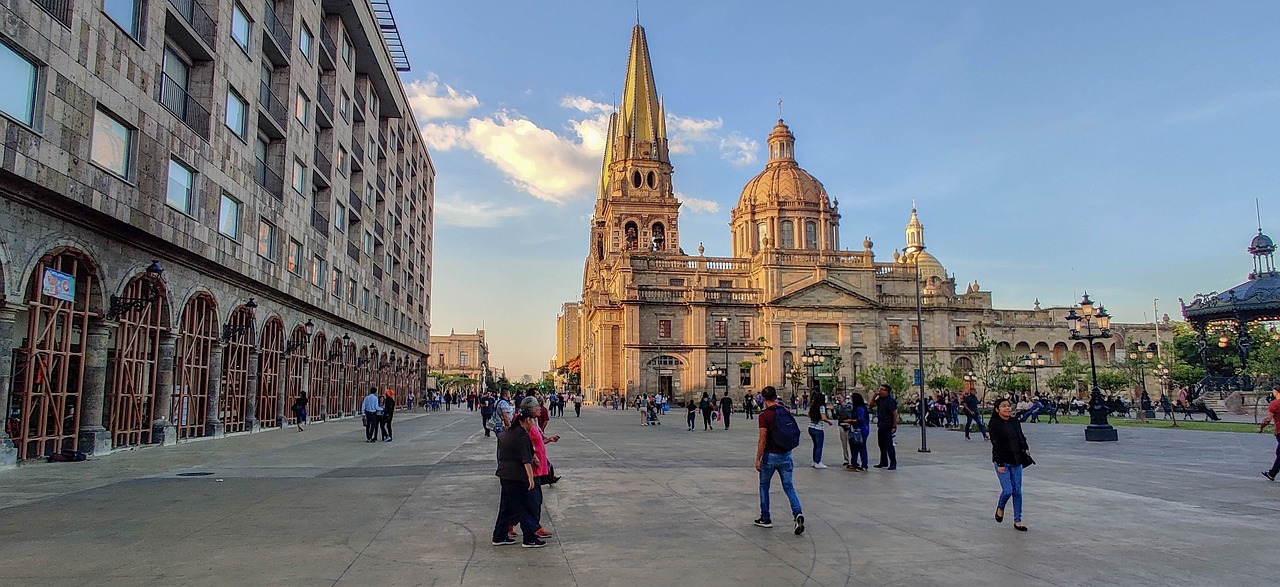 CENTRO HISTORICO DE GUADALAJARA EL CENTRO HISTORICO DE GUADALAJARA CON SU CATEDRAL AL FONDO