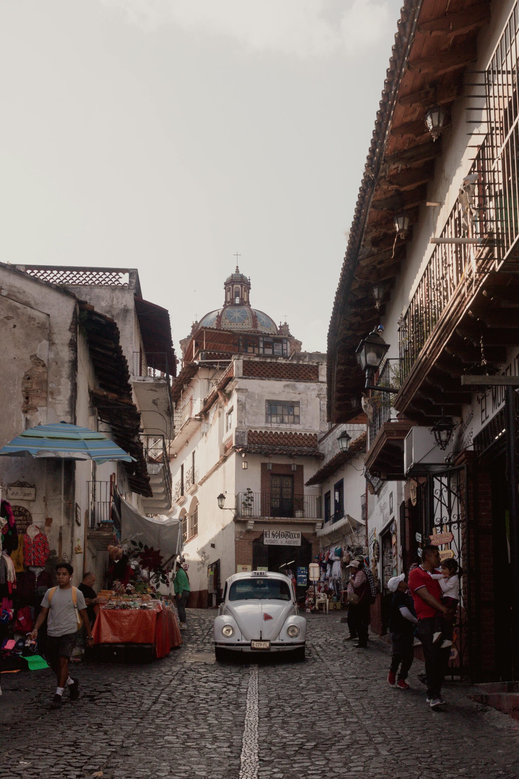 TAXCO DE ALARCÓN UNA CALLE