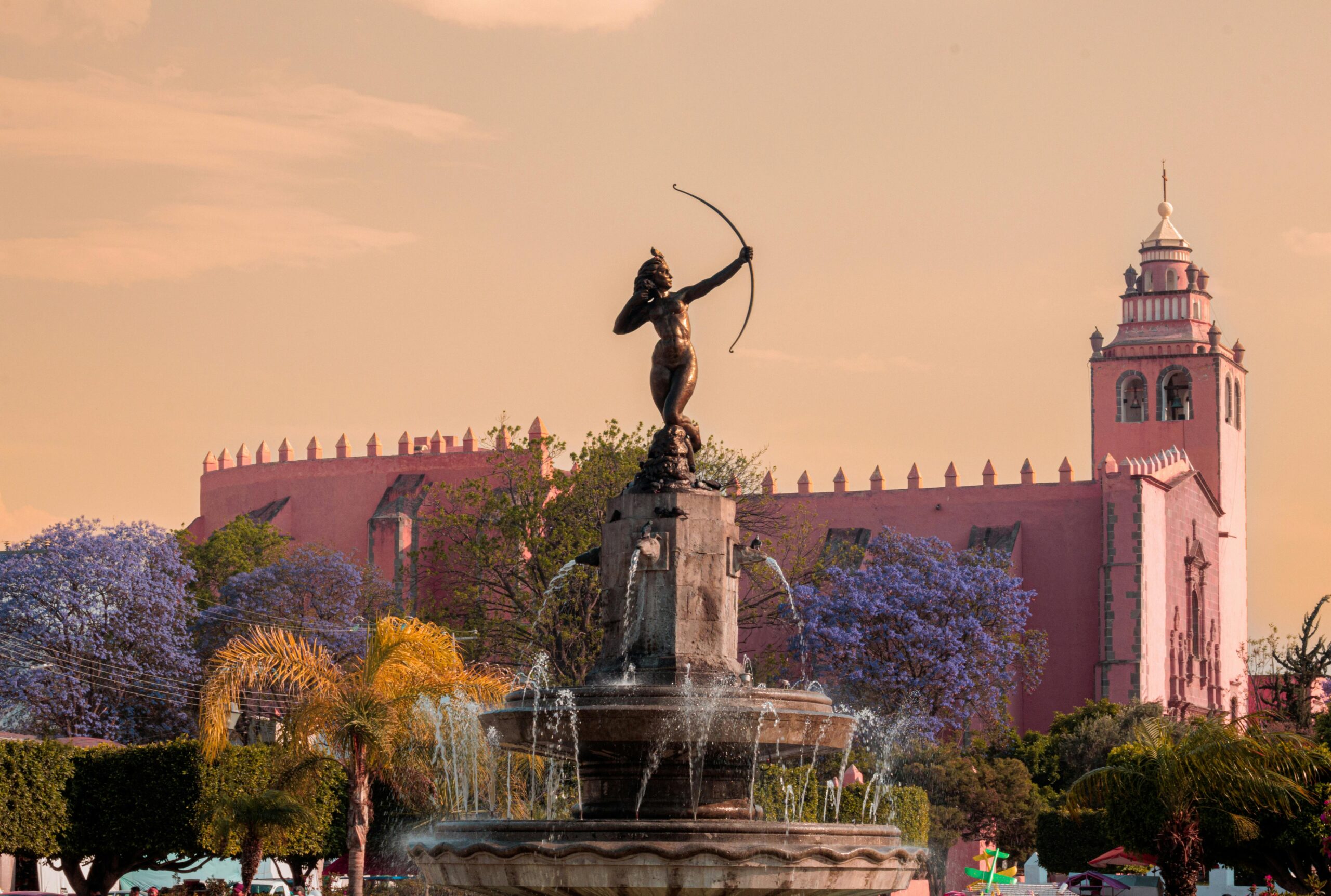 pexels-daniel-fabian-594486237-17230866 dolores hidalgo en su zocalo uno de los pueblos magicos del guanajuato