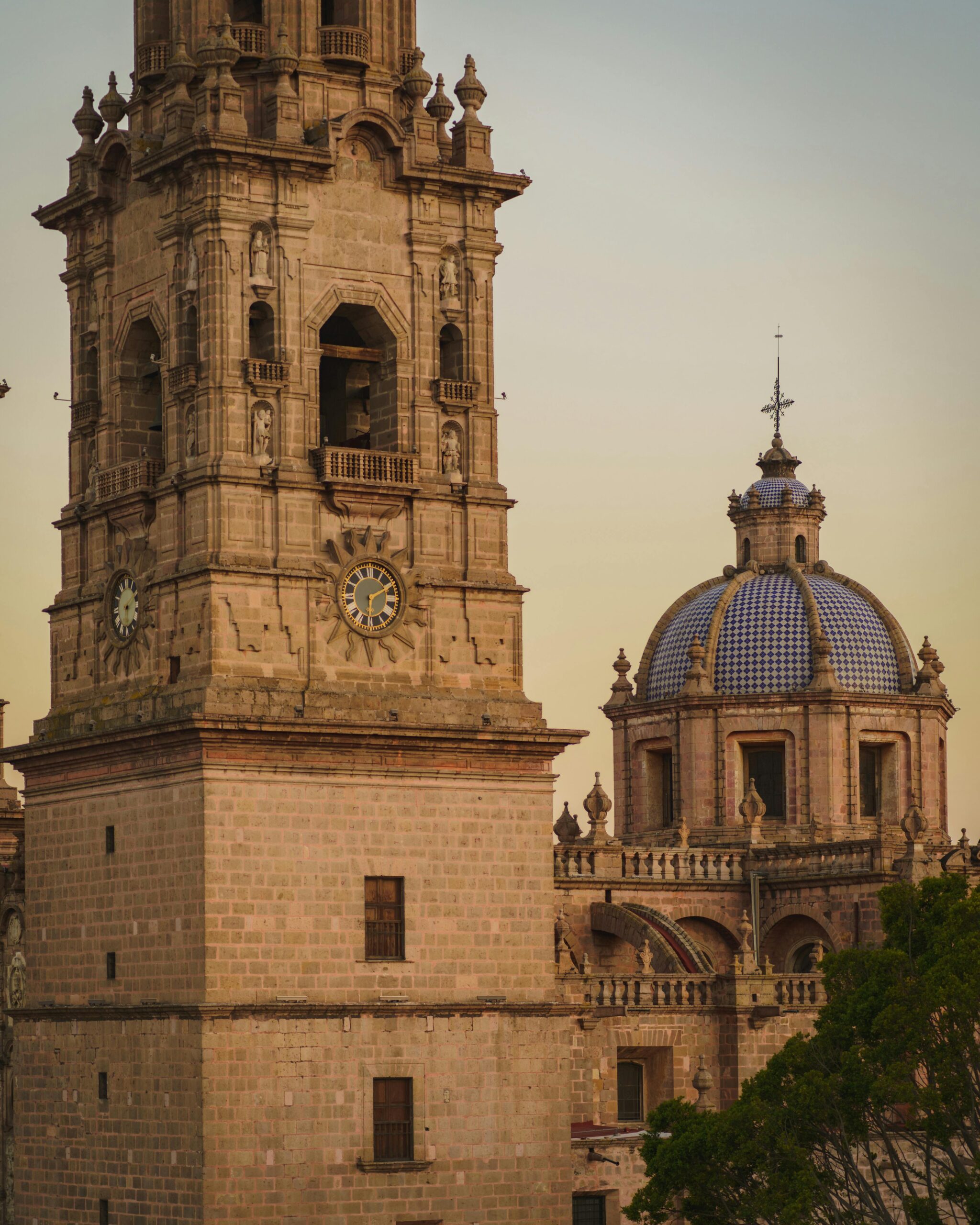 catedral de morelia, una de las principales atracciones turísticas en el centro de la ciudad