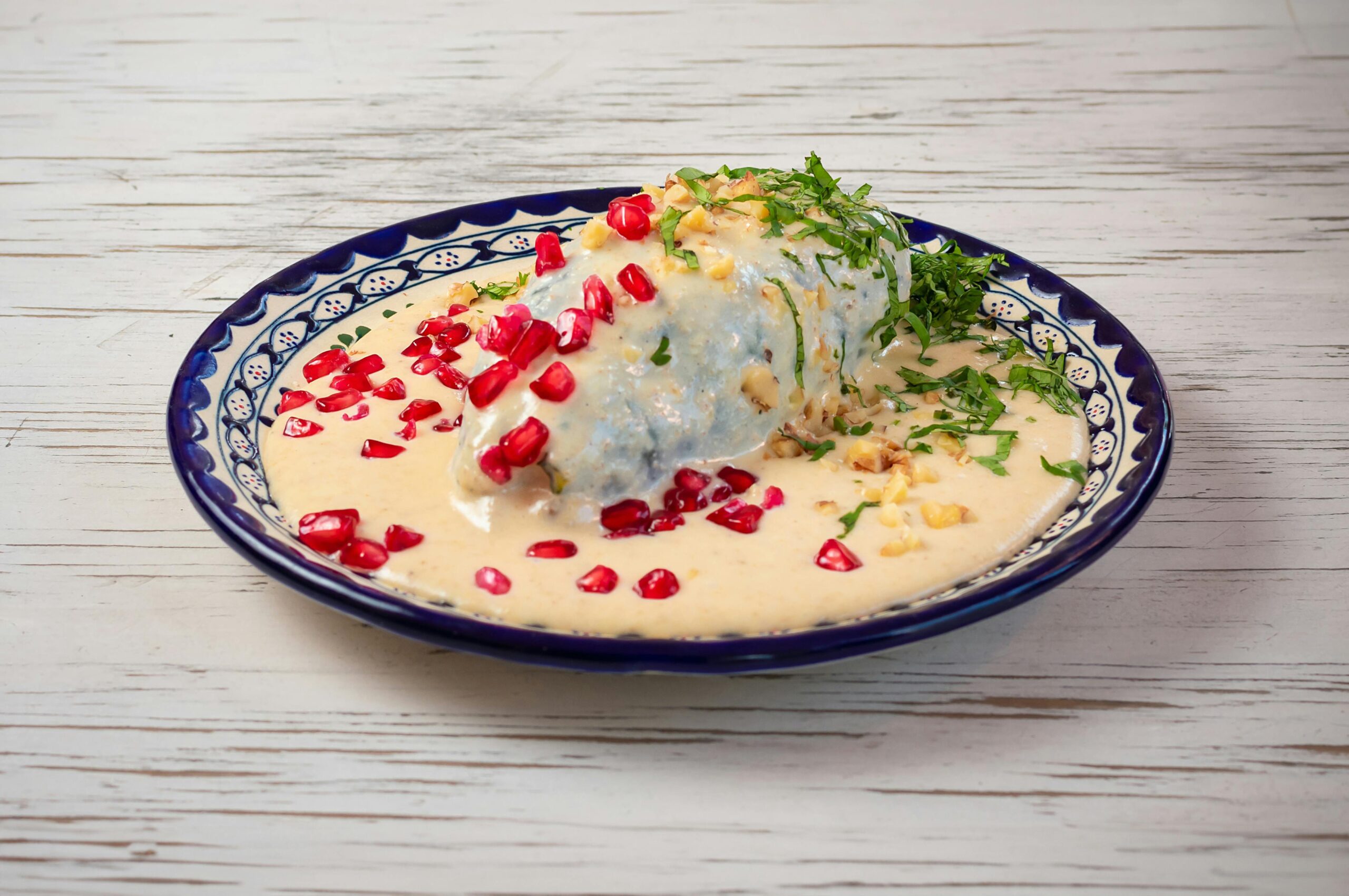 chiles en nogada sale un plato donde es chiles en nogada uno de los platos mas representativos del estado de puebla