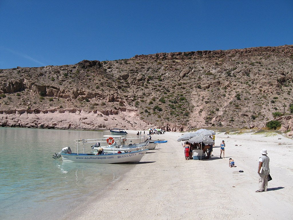 playa de isla espiritu santo una de las atracciones de la paz