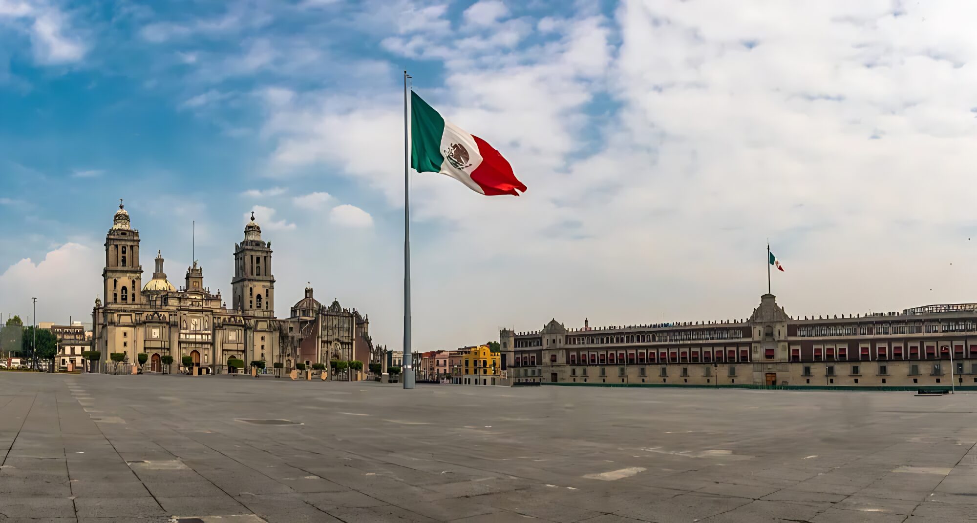 zocalo y su catedral una de las 10 atracciones de ciudad de mexico