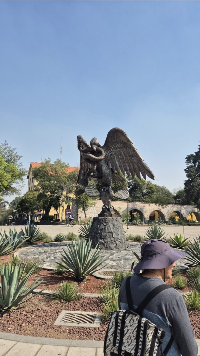 centro cultural de los pinos centro cultural los pinos una aguila como representación de la bandera mexicana