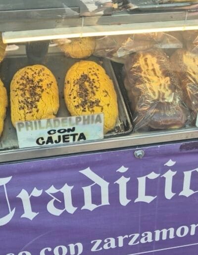 DIFERENTES TIPOS DE PANES EN EL ZOCALO EN EL MERCADO DEL ZOCALO