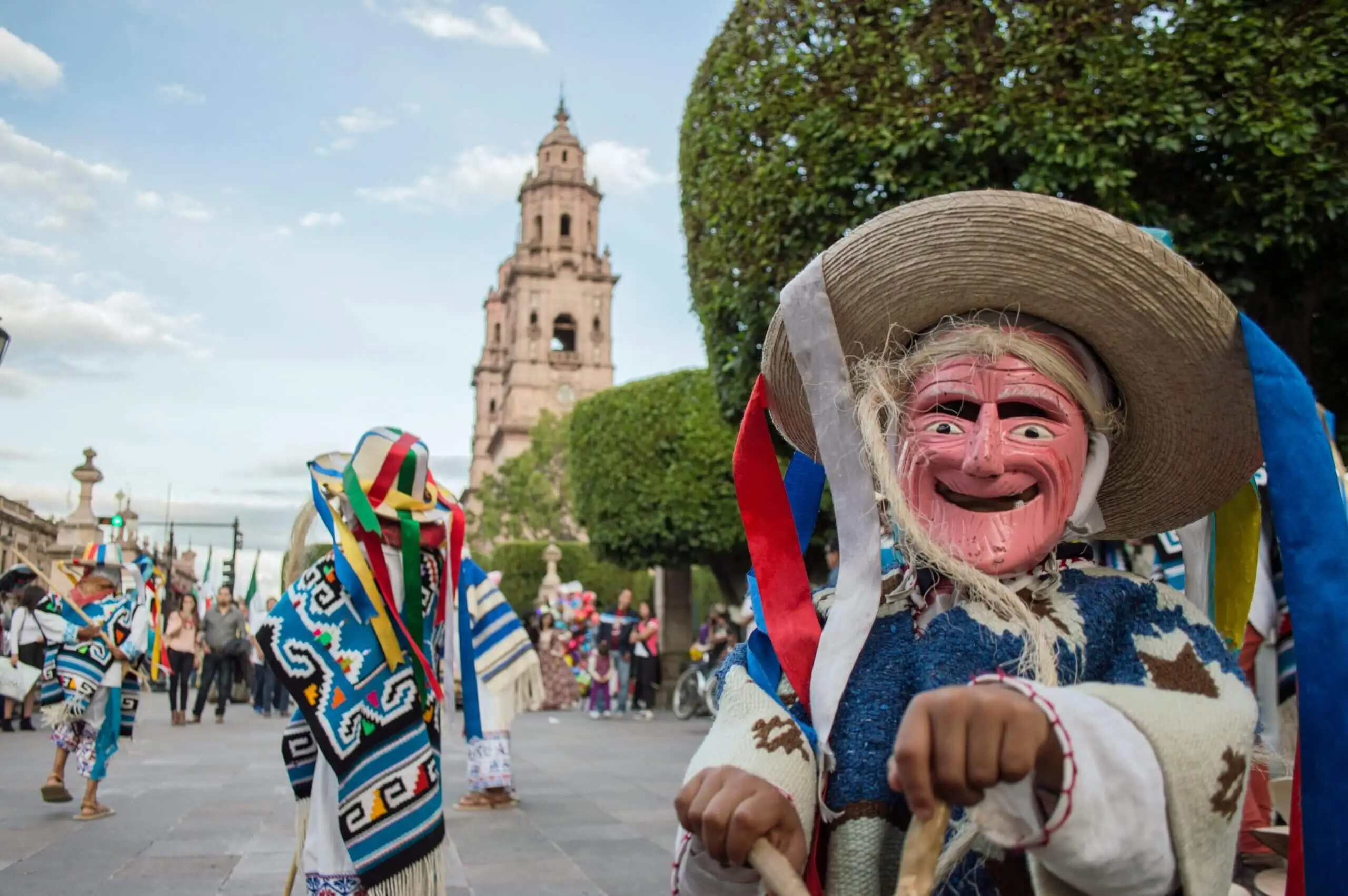 estado de michoacan en morelia con la danza de los viejitos