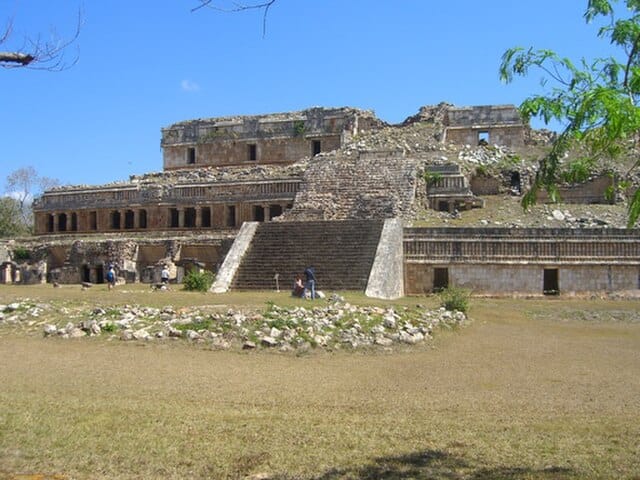 sayil forma parte de la ruta puuc