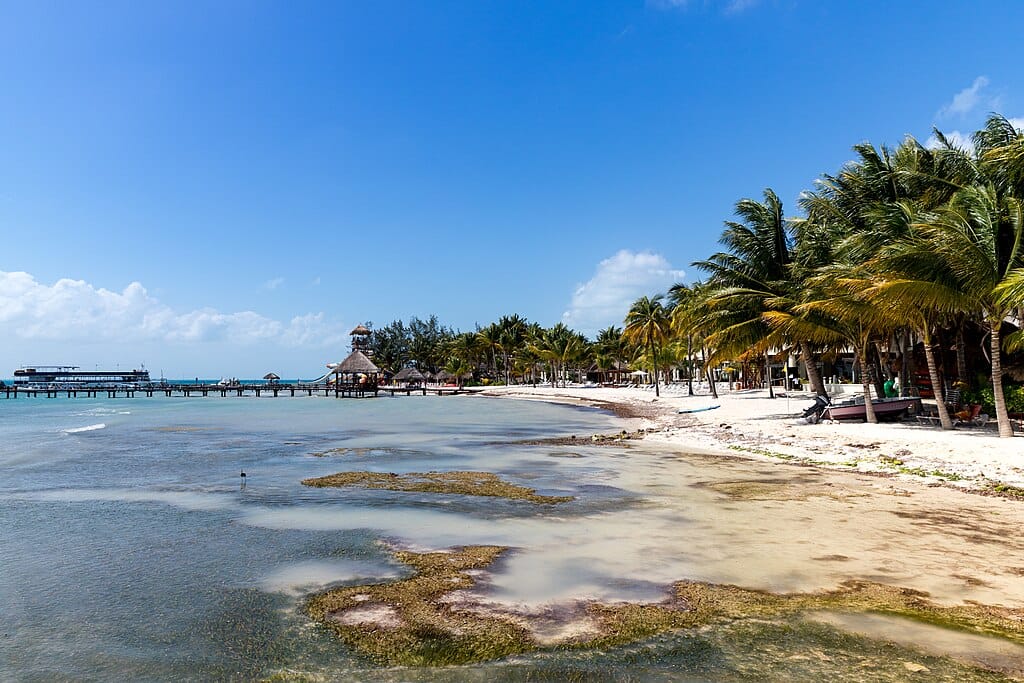 playa lancheros isla mujeres